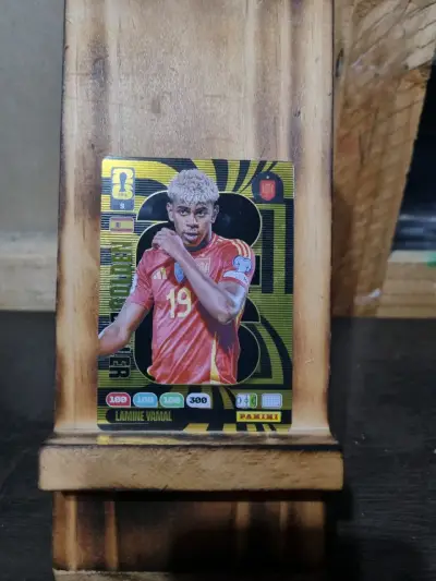 Carta coleccionable Panini De Lamine Yamal dorada - miniatura 1