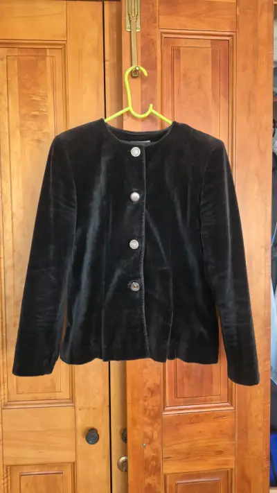 Chaqueta de terciopelo negra elegante - miniatura 1