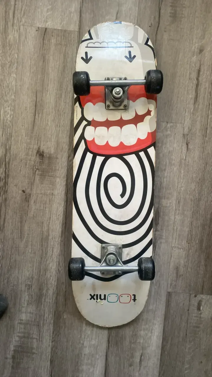 Skateboard Toonix con diseño único y funda - 2