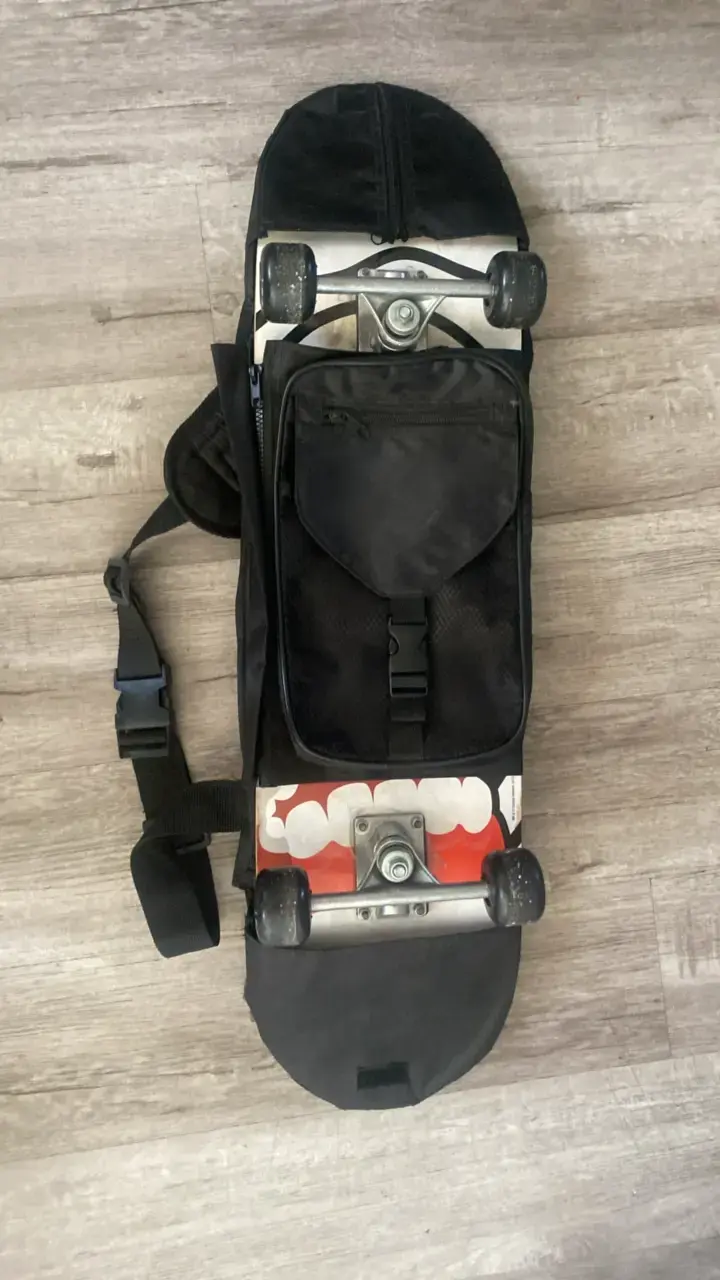Skateboard Toonix con diseño único y funda - 3