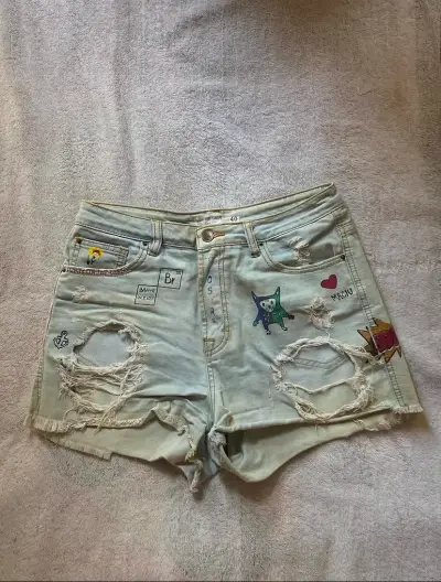 Shorts de mezclilla con diseño - miniatura 1