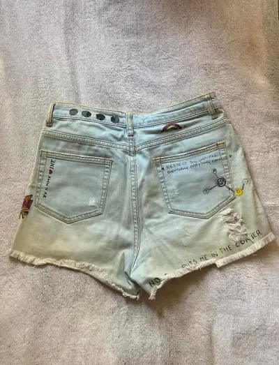 Shorts de mezclilla con diseño - miniatura 2