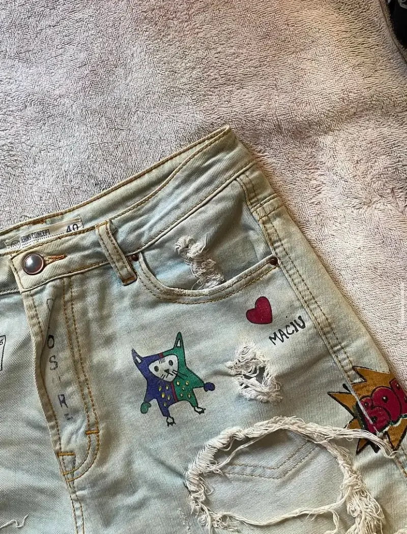 Shorts de mezclilla con diseño - 3