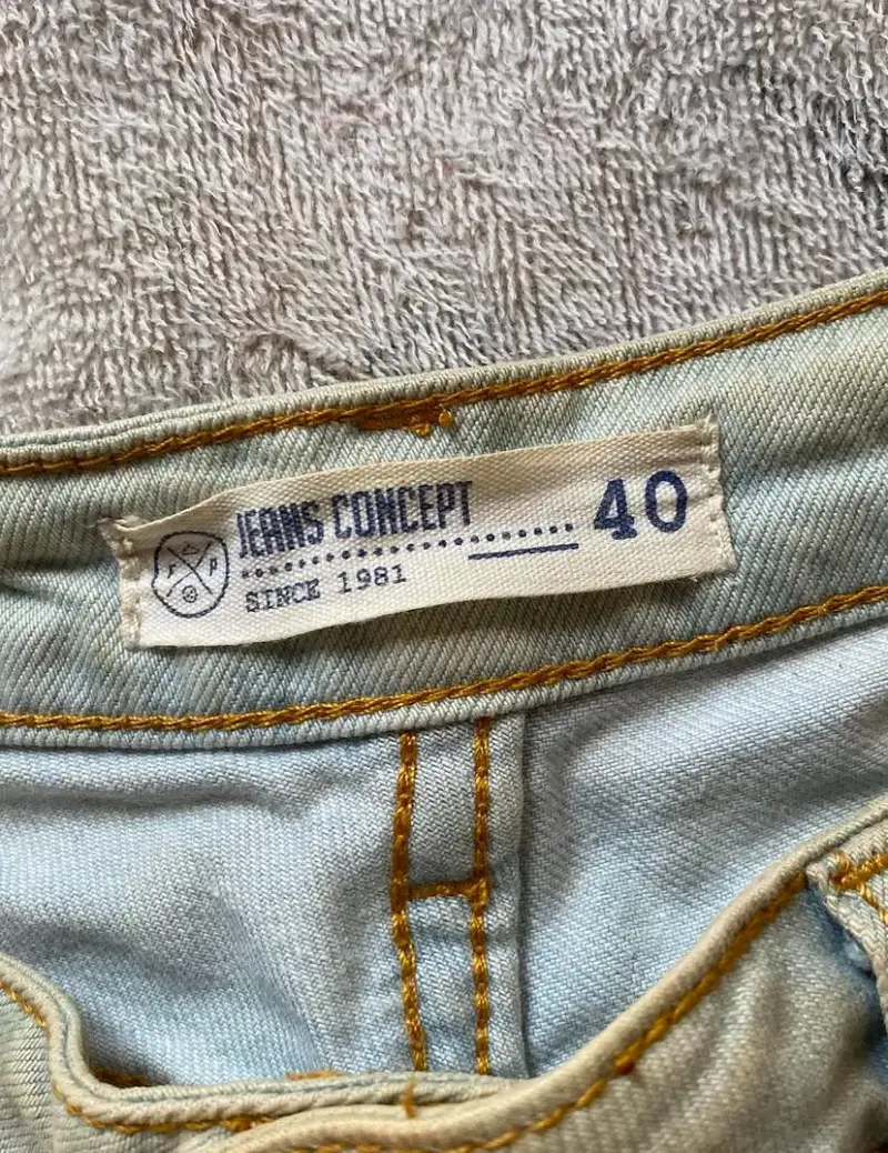 Shorts de mezclilla con diseño - 4