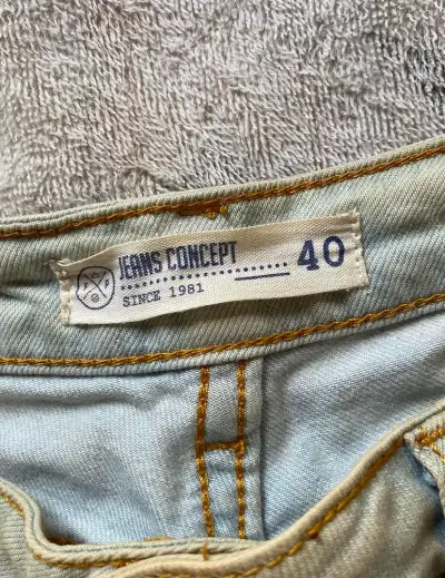 Shorts de mezclilla con diseño - miniatura 4