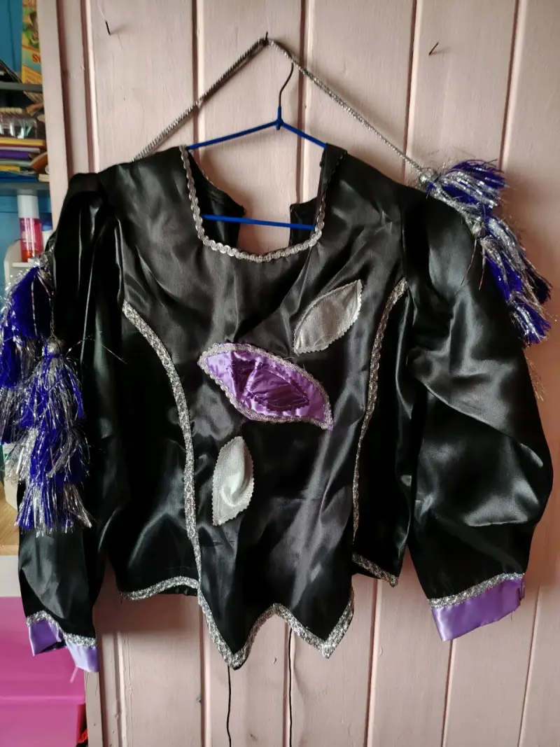Traje de Danza Folclórica Negra y Morada - 3