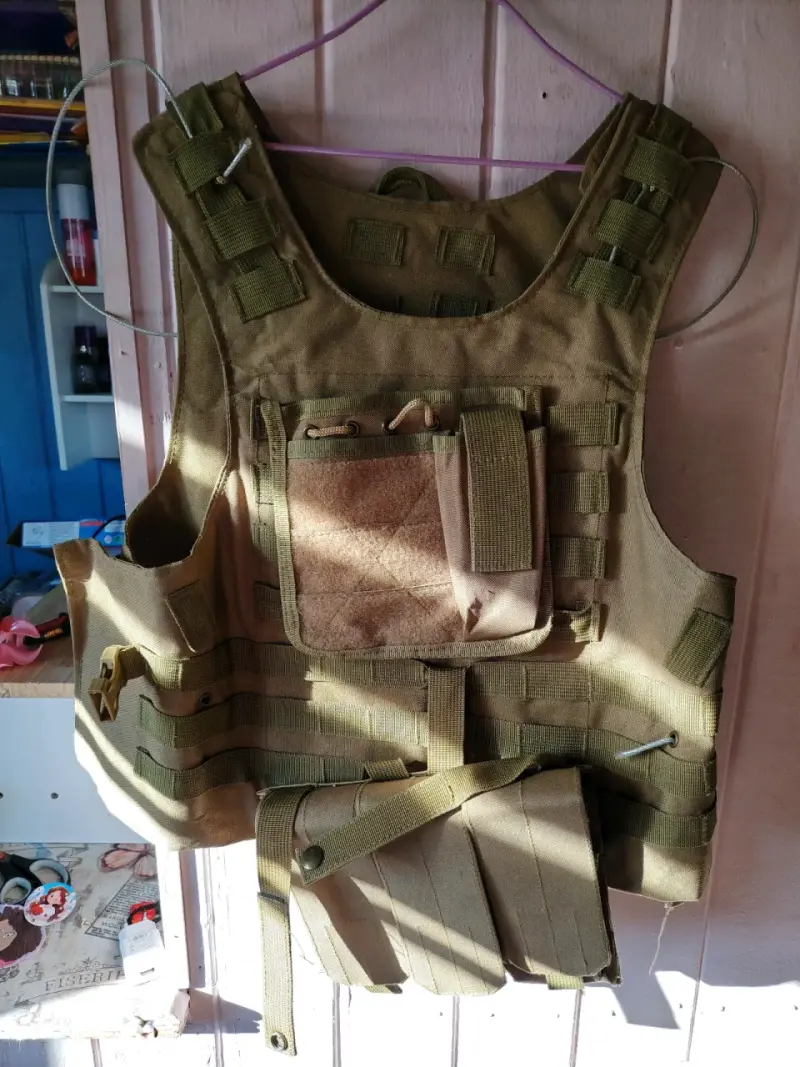 Chaleco táctico militar color verde oliva - 1