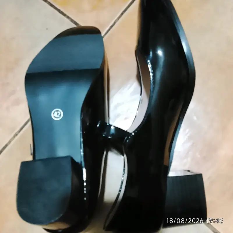 Zapatos de charol negro con taco bajo talla 42 - 1
