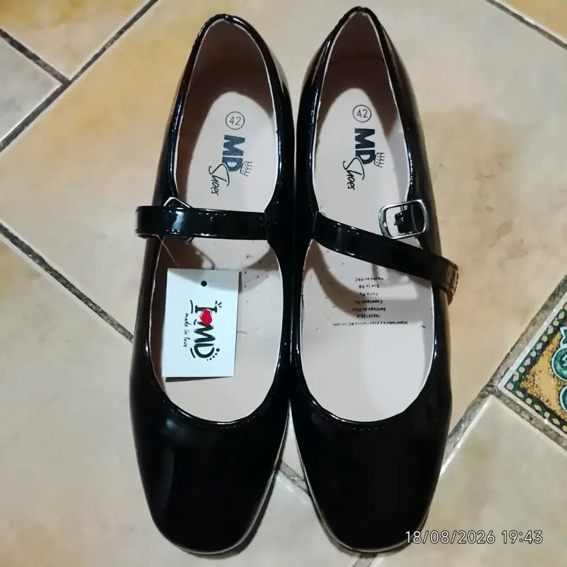 Zapatos de charol negro con taco bajo talla 42 - 2