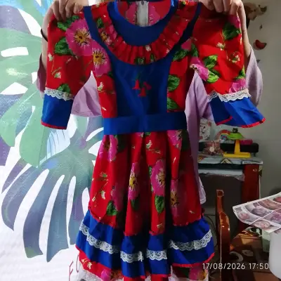 Vestido de huasa para niña con flores y encaje - miniatura 1