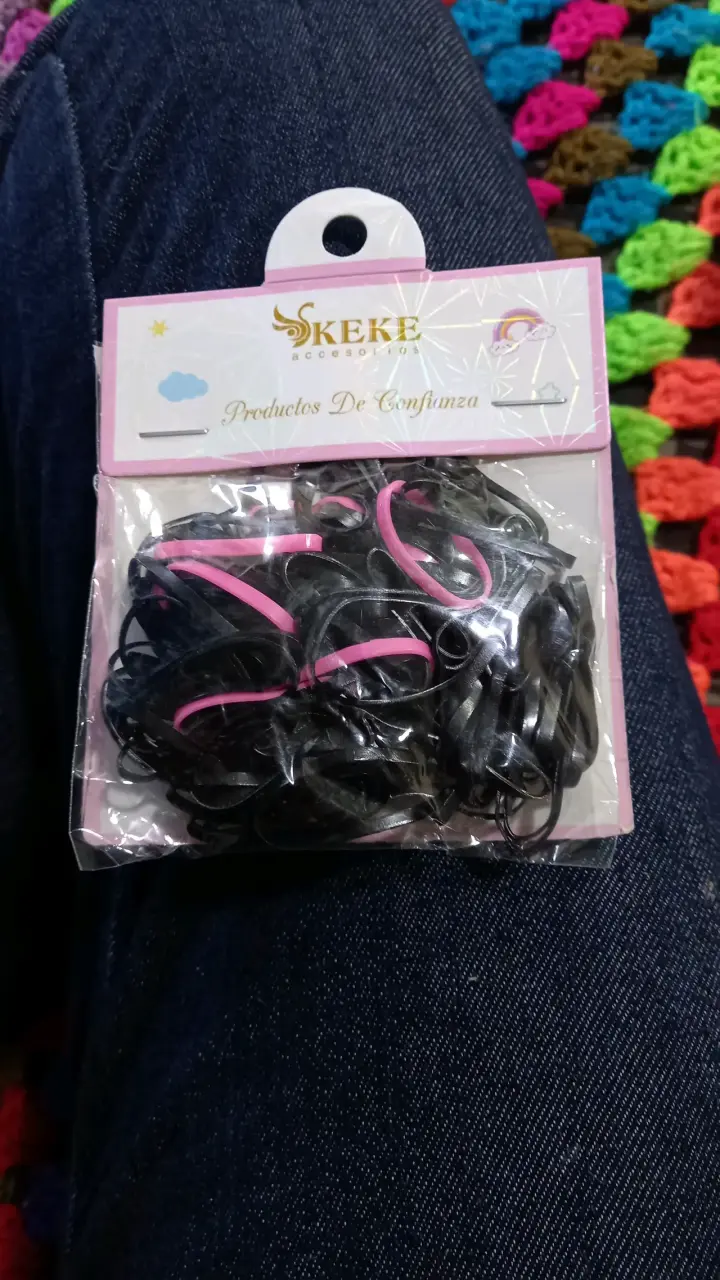 Pinza de cabello con pompon y brillantes - 2