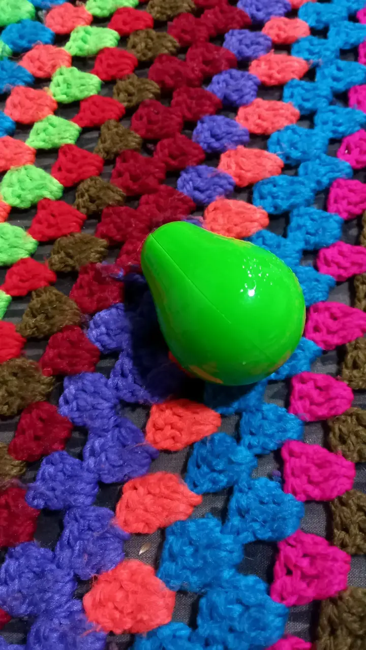Pinza de cabello con pompon y brillantes - 3