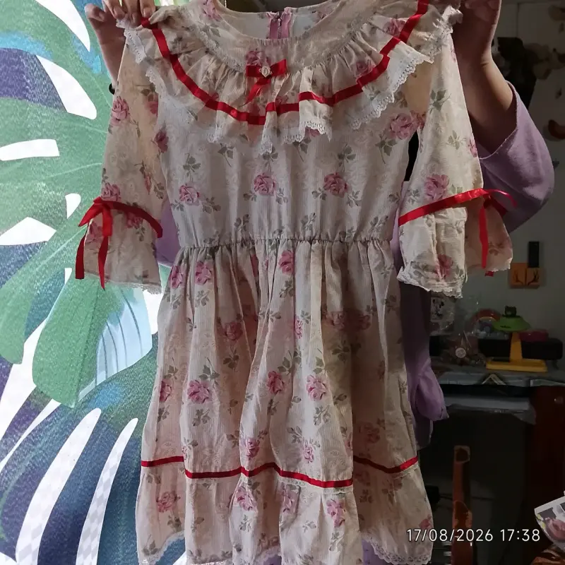 Vestido infantil floral con encaje y lazo - 1