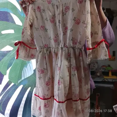 Vestido infantil floral con encaje y lazo - miniatura 3