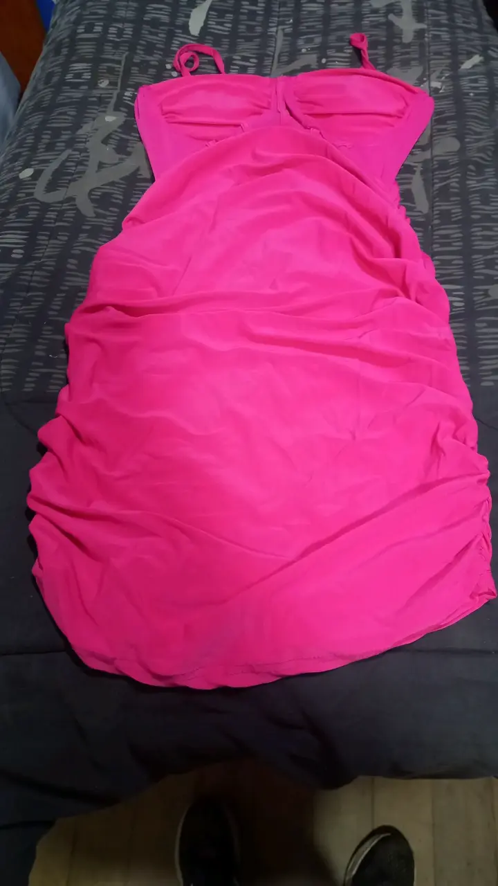 Vestido fucsia sin tirantes para mujer