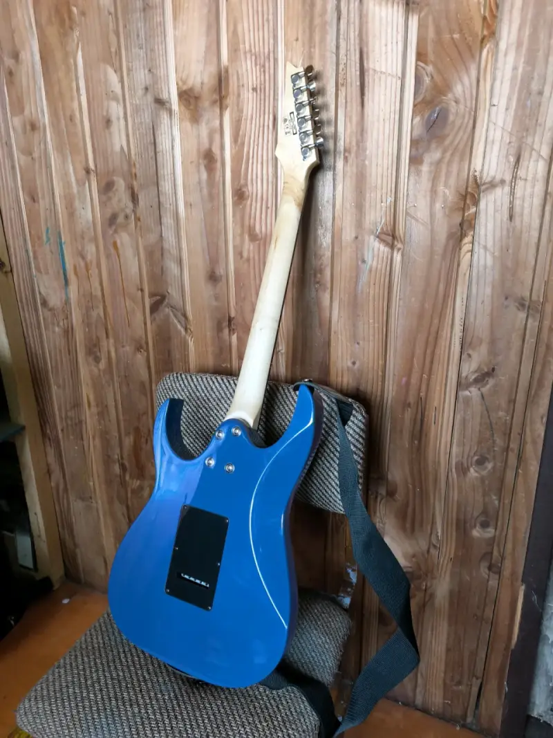 Pack Guitarra Eléctrica Ibanez GIO + Accesorios - 2