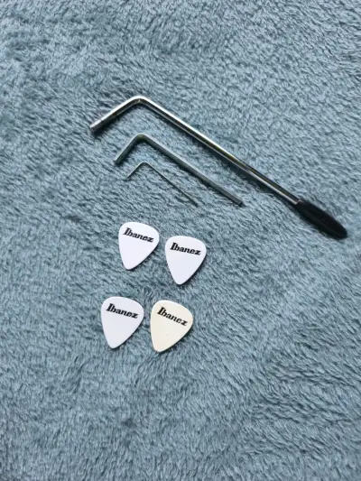 Pack Guitarra Eléctrica Ibanez GIO + Accesorios - miniatura 3