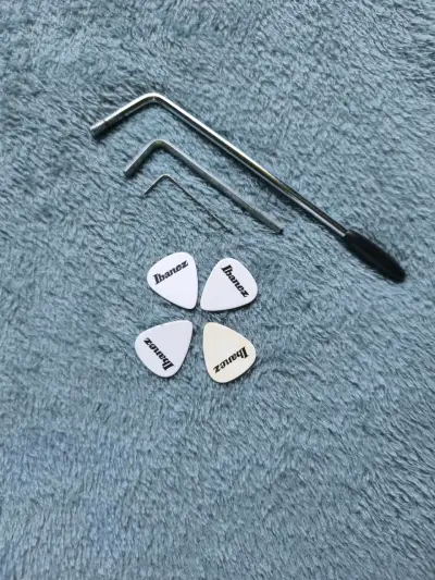 Pack Guitarra Eléctrica Ibanez GIO + Accesorios - miniatura 4