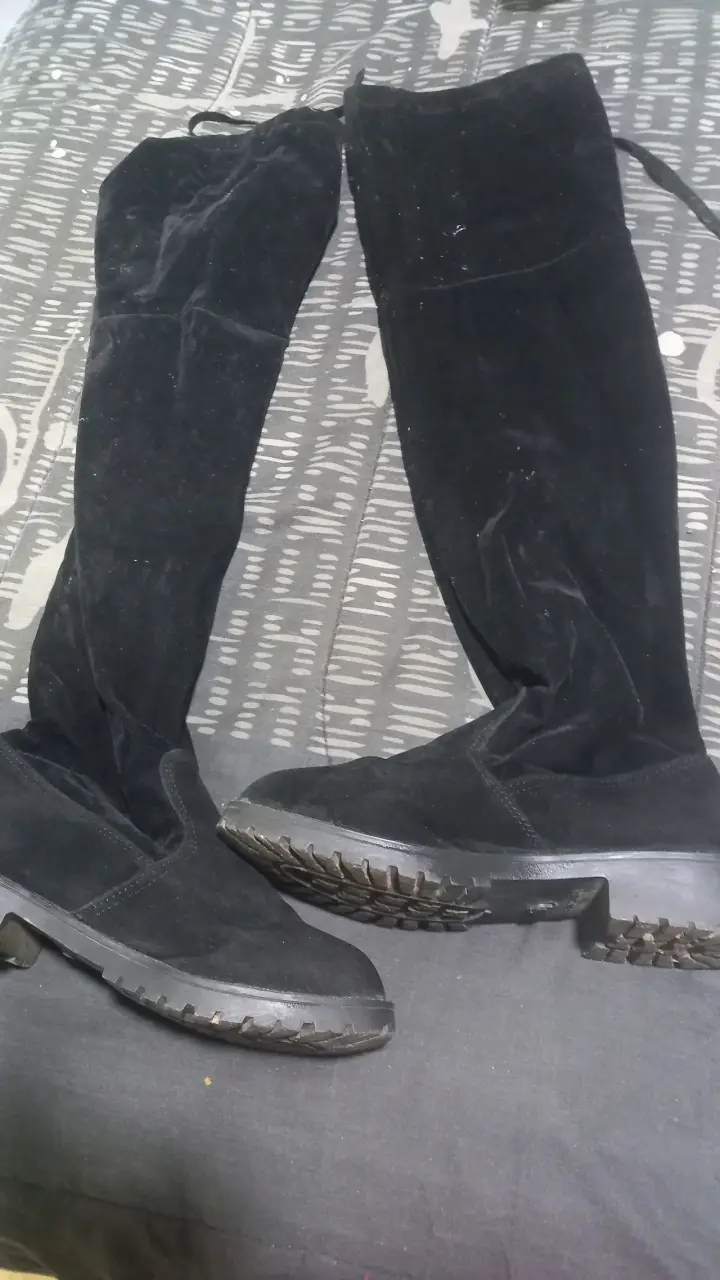 Botas negras de gamuza para mujer