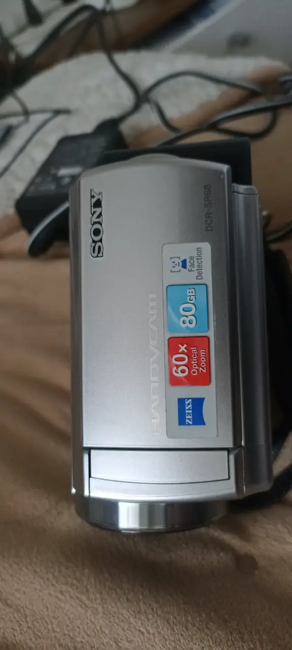 Videocámara Sony Handycam DCR-SR68 con Zoom Óptico 60x - 1