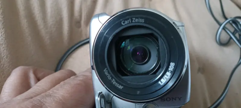 Videocámara Sony Handycam DCR-SR68 con Zoom Óptico 60x - 2