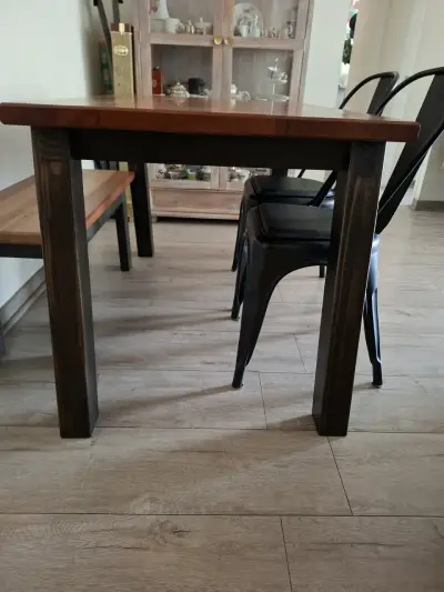 Comedor de madera nativa con banca y sillas tolix. - miniatura 6
