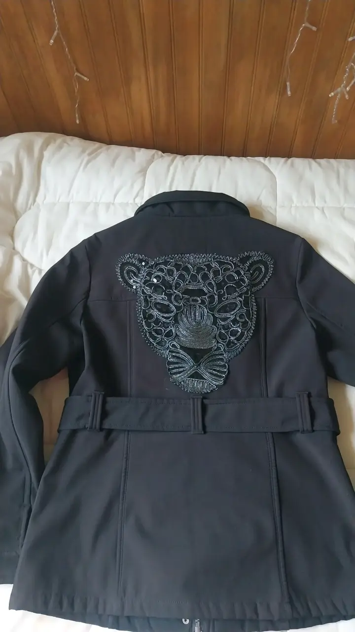 Chaqueta Softshell Negra con Diseño de Leopardo - 2