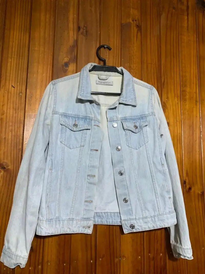 Chaqueta de mezclilla azul claro para mujer