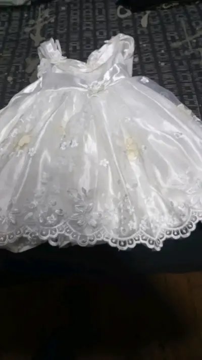 Vestido de bautizo blanco con encaje floral - miniatura 1