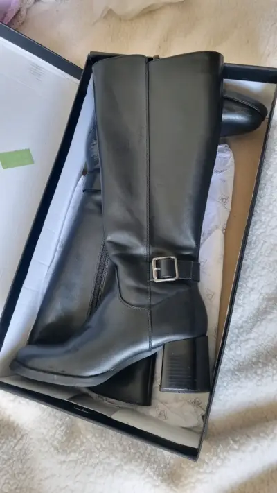 Botas negras de cuero con tacón - miniatura 2
