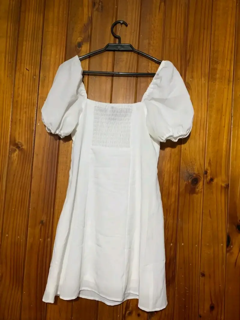 Vestido blanco con mangas abullonadas - 2