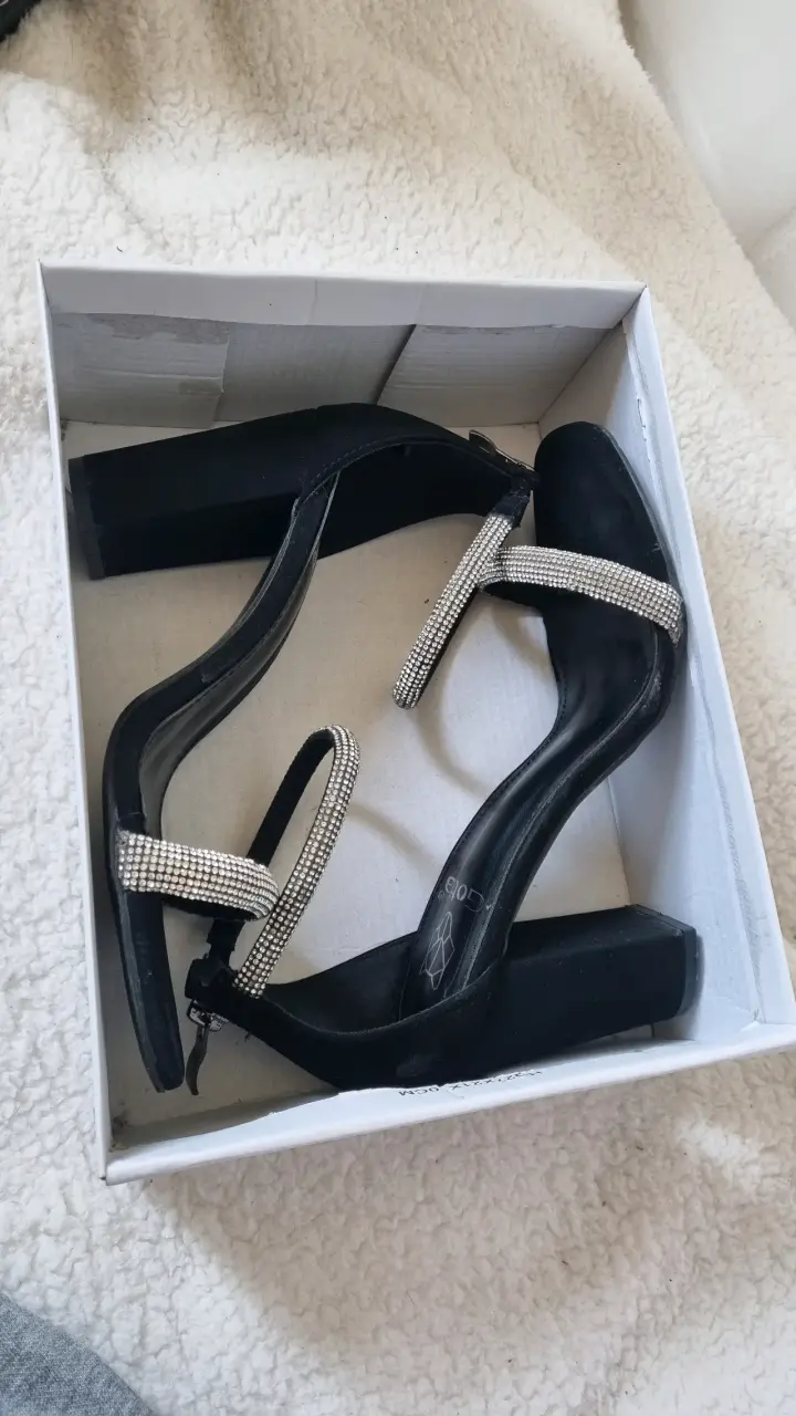 Sandalias de Tacón Alto Negras con Brillo Gotta - 3