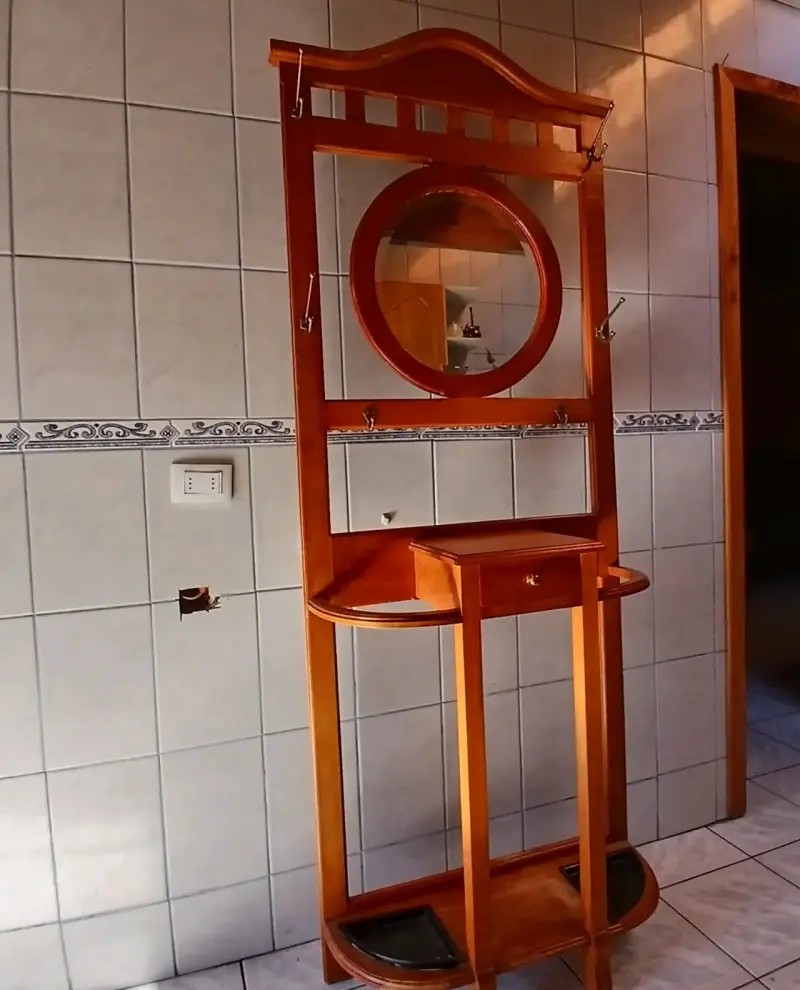 Perchero paraguero de madera con espejo y cajón - 4