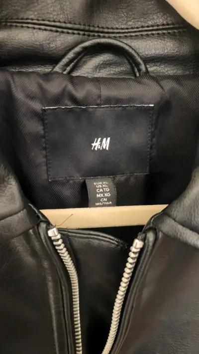 Chaqueta de cuero sintético negra H&M XL - miniatura 2