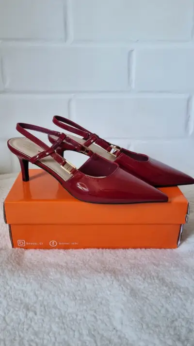 Zapatos de tacón rojo charol elegante - miniatura 2