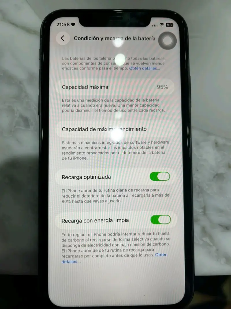 iPhone 11 en buen estado con pantalla de 6.1 pulgadas - 6