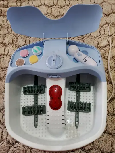 Masajeador de Pies con Hidromasaje y Accesorios - miniatura 1