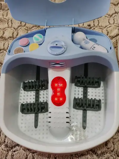 Masajeador de Pies con Hidromasaje y Accesorios - miniatura 3
