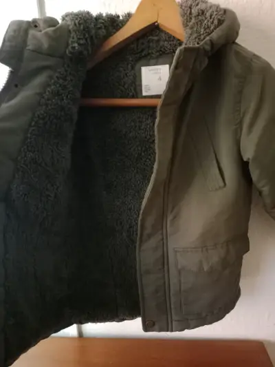 Chaqueta de invierno para niño verde con capucha - miniatura 4