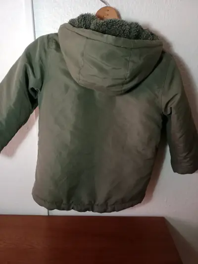 Chaqueta de invierno para niño verde con capucha - miniatura 5