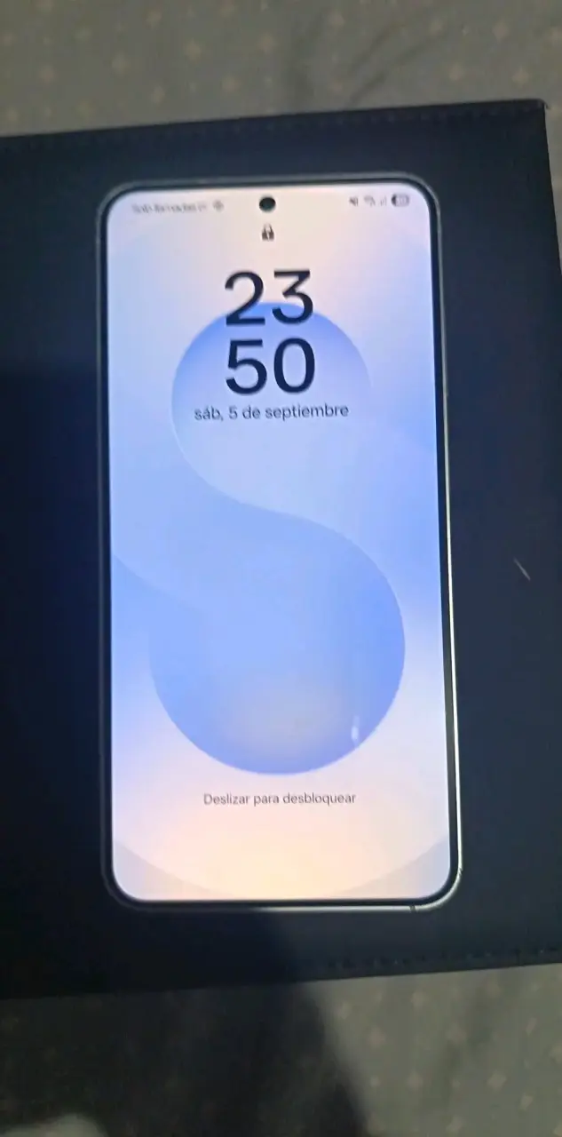 Smartphone Samsung Galaxy S25 en buen estado - 1