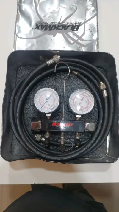 Manómetro de refrigeración Blackmax con mangueras - miniatura 1