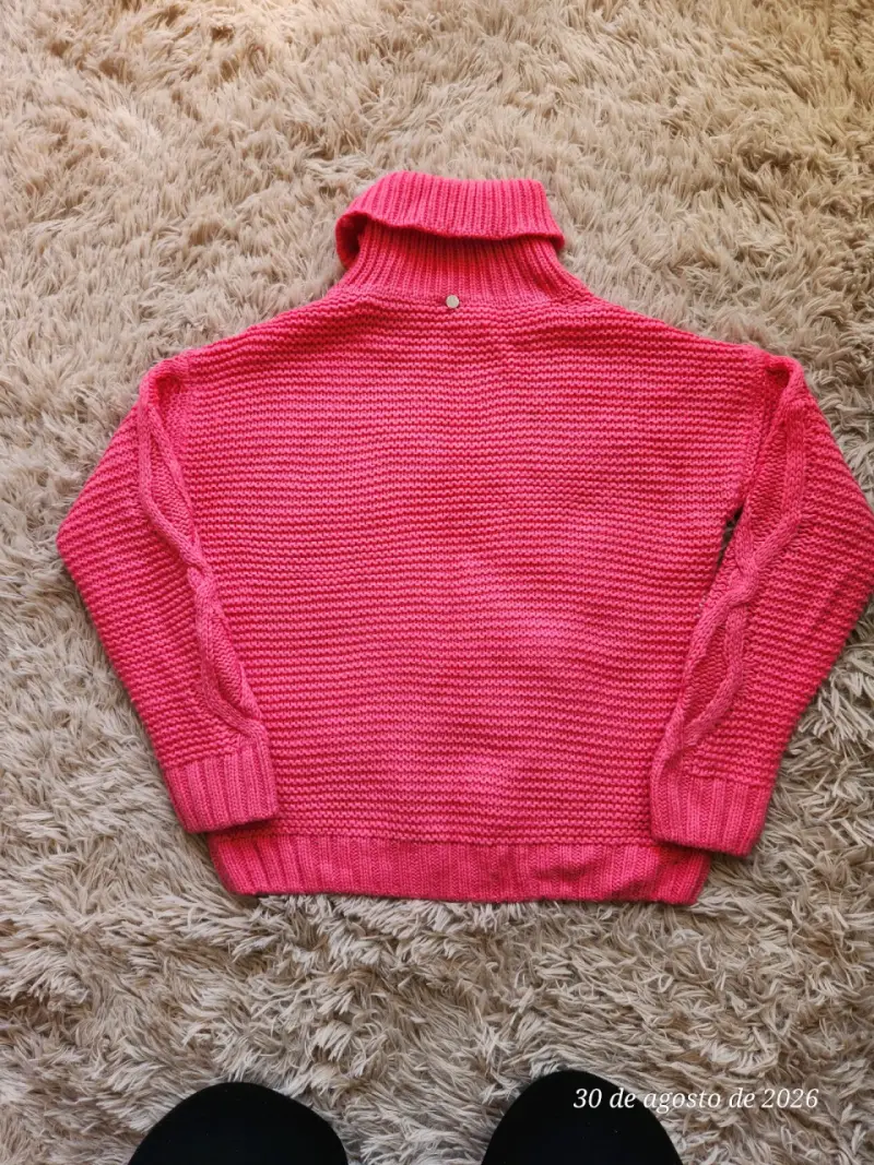 Suéter de lana rosa con cuello alto - 3