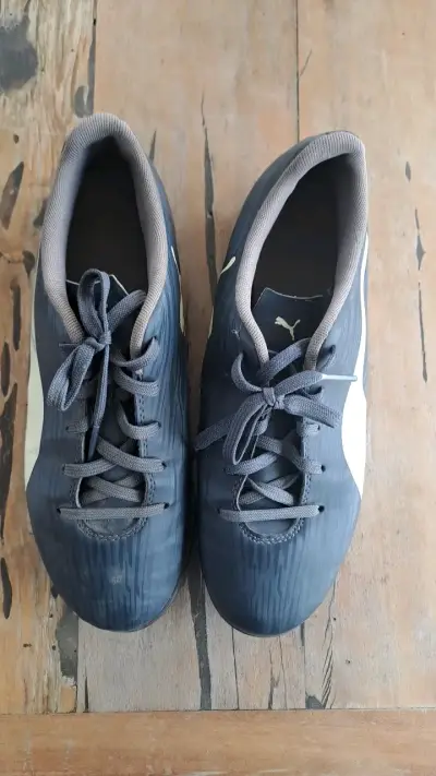 Zapatillas futbolito Puma negras numero 38 - miniatura 1