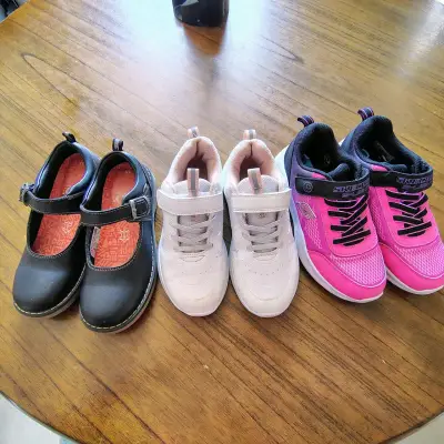 Lote de zapatillas y zapatos para niña - miniatura 1