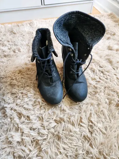 Botines de cuero negro con forro interior - miniatura 1