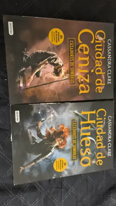 Libros Cazadores de Sombras Ciudad de Hueso y Ciudad de Ceniza - miniatura 1