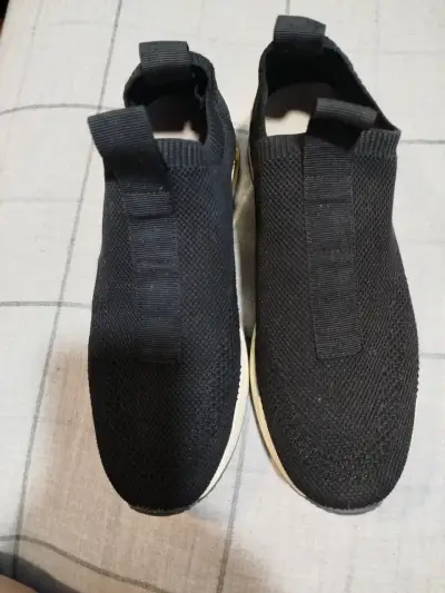 Zapatillas deportivas negras sin cordones - miniatura 1