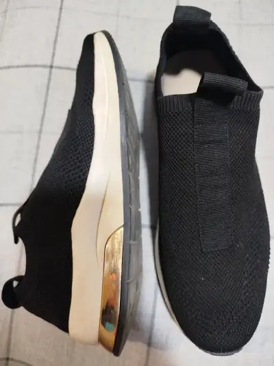 Zapatillas deportivas negras sin cordones - miniatura 2
