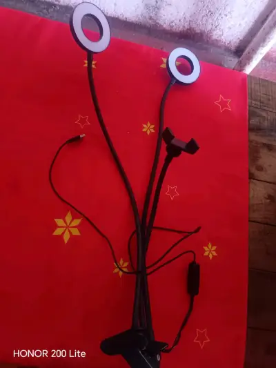 Soporte de celular con luces LED para selfies - miniatura 1